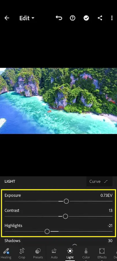 كيفية معالجة إضاءة الصورة على تطبيق Lightroom